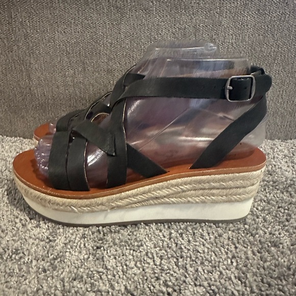 Lucky Brand Women’s Black Leather Wedge Sandal Size 6 - Picture 3 of 8